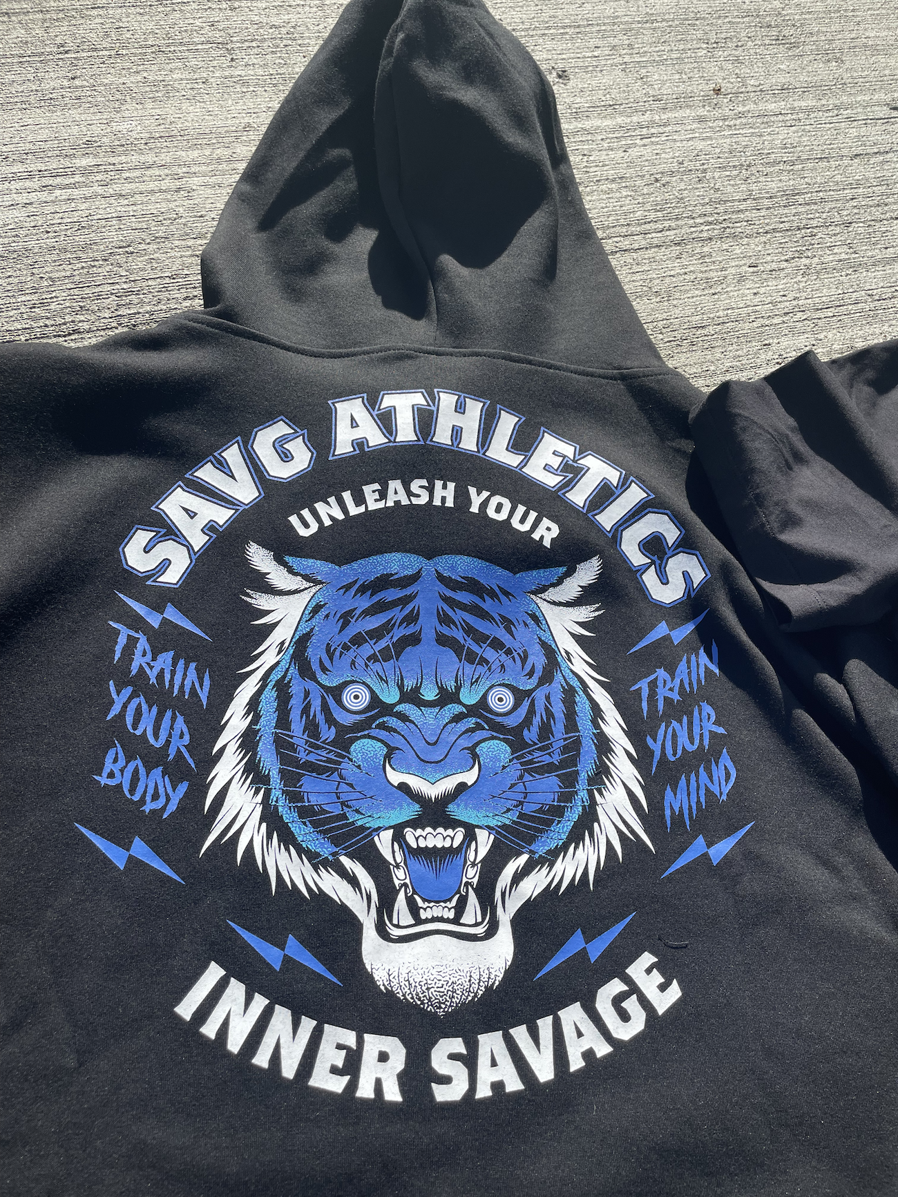 SAVG BODY & MIND TIGER HOODIE. - BLACK